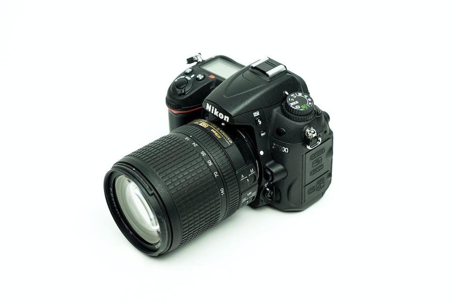 A photo of a camera and a blurred background to illustrate the effect of aperture