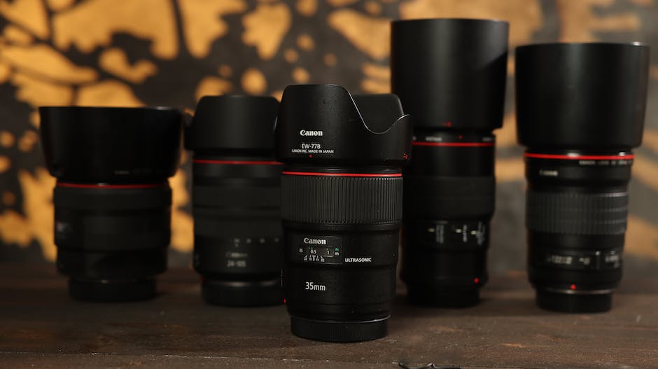 Image of Canon 5D lenses showcasing their focal length, aperture, and image stabilization features.
