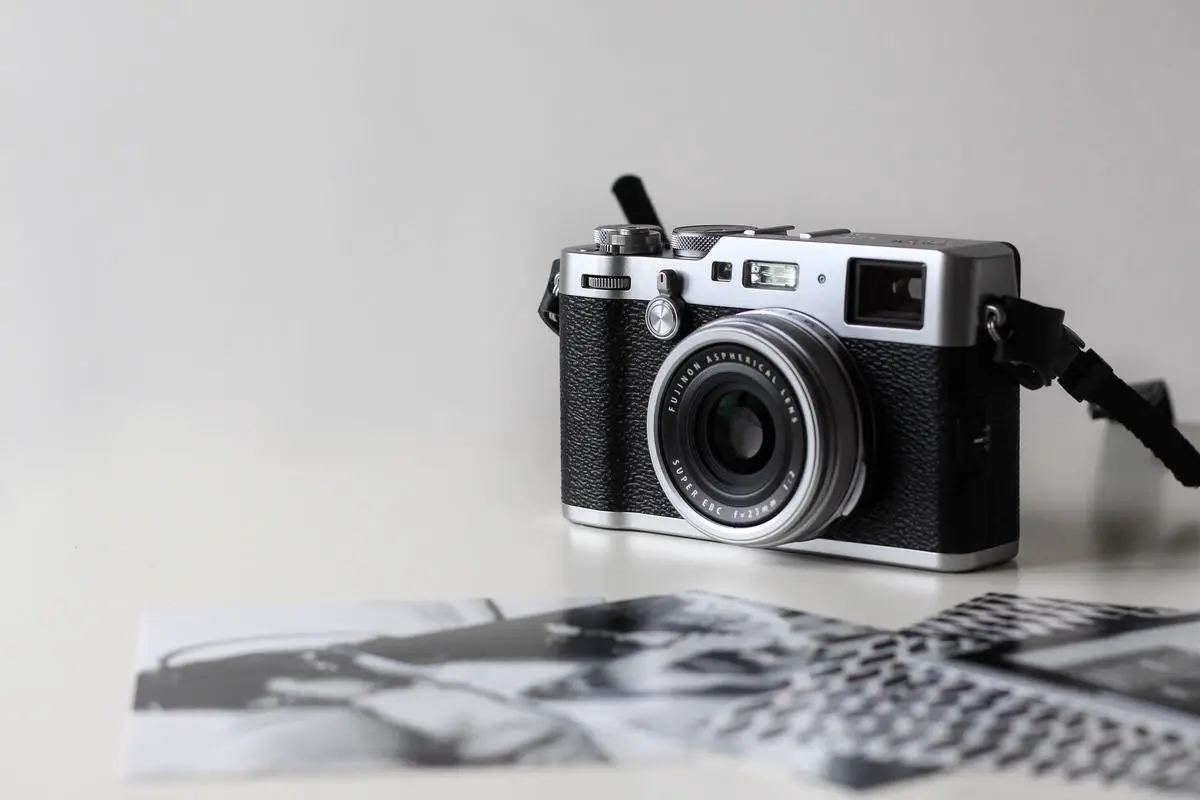 An image of a Fujifilm Instax Mini 9 camera with film packs
